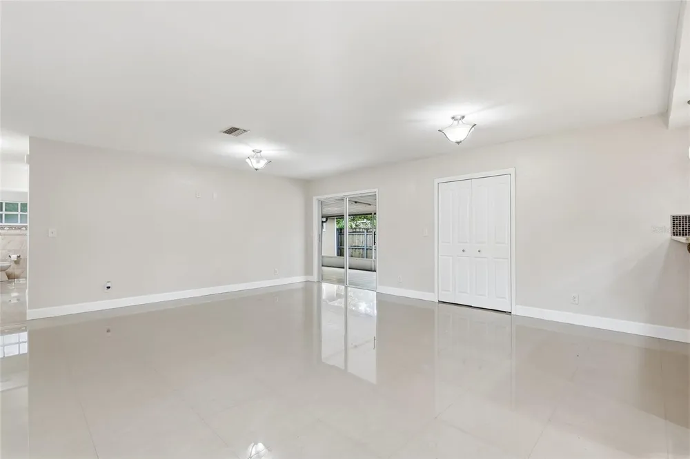8808 W BROAD STREET Tampa, FL 33615