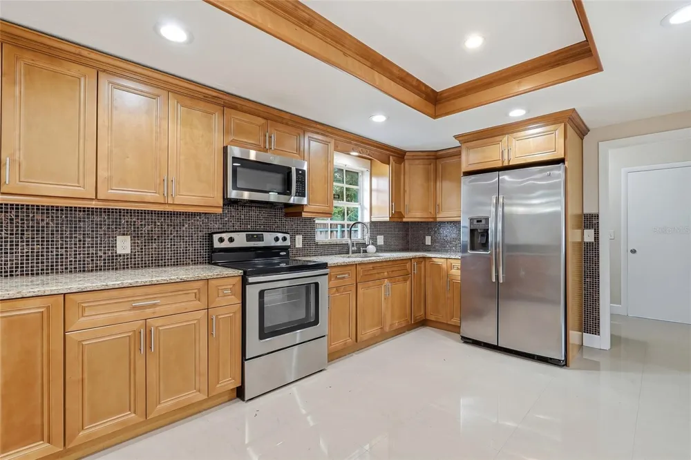 8808 W BROAD STREET Tampa, FL 33615