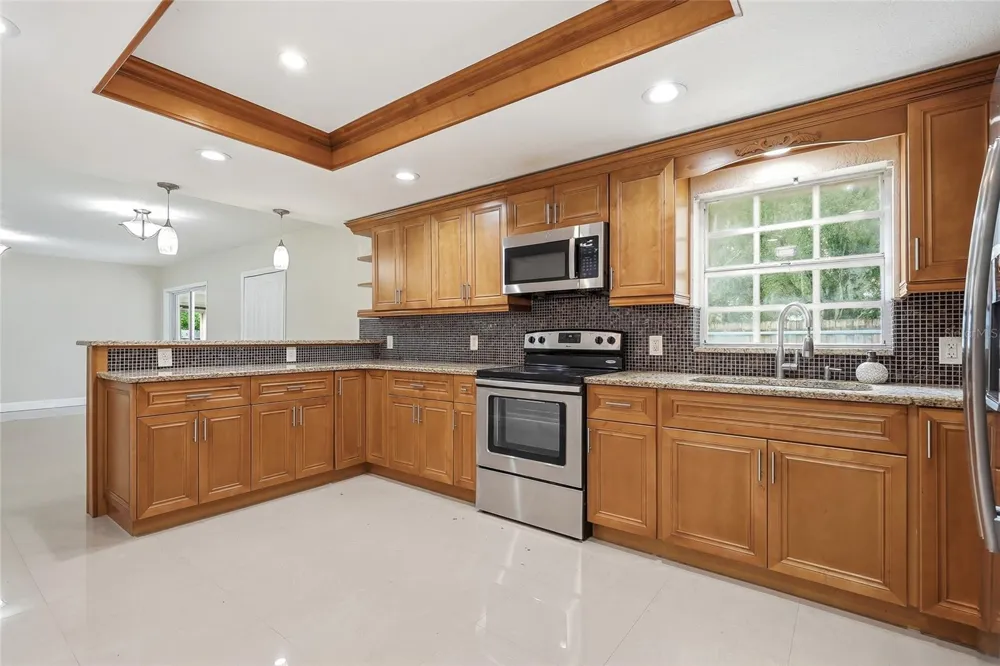 8808 W BROAD STREET Tampa, FL 33615