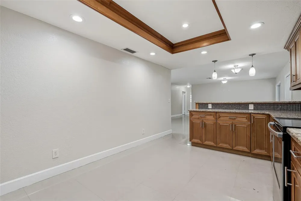 8808 W BROAD STREET Tampa, FL 33615