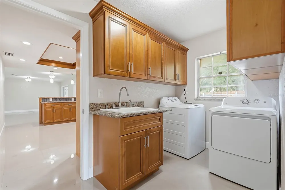 8808 W BROAD STREET Tampa, FL 33615
