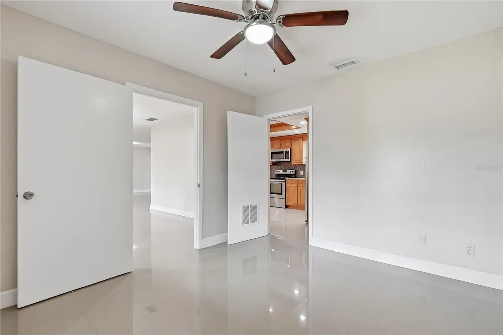 8808 W BROAD STREET Tampa, FL 33615