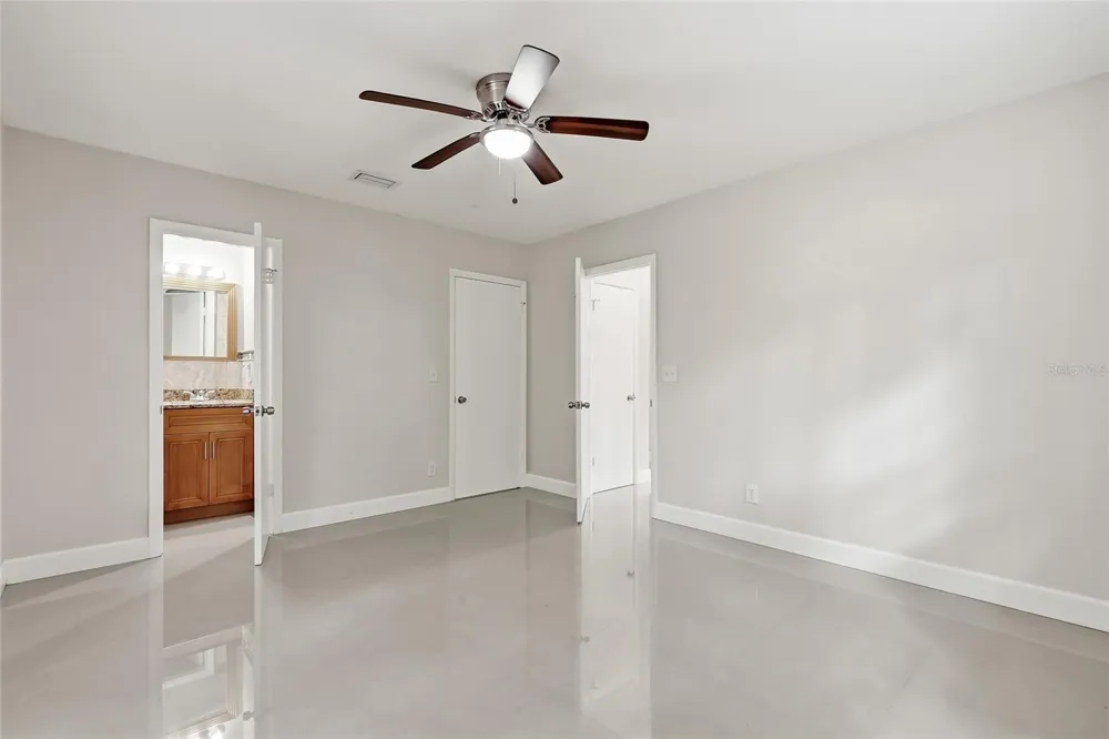 8808 W BROAD STREET Tampa, FL 33615