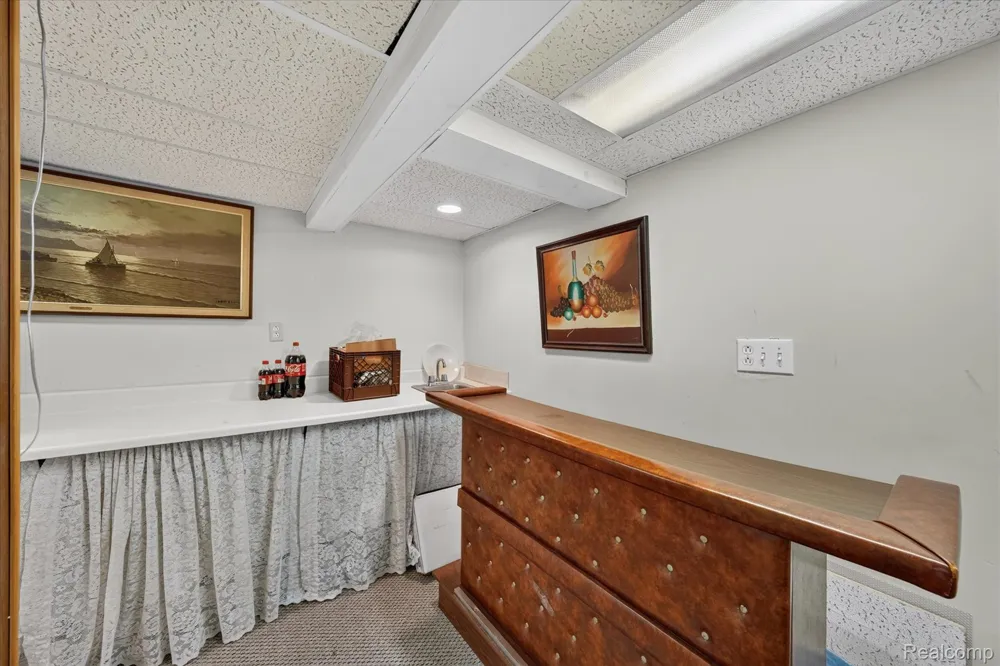 6409 Runnymeade Drive Canton Charter Township, MI 48187