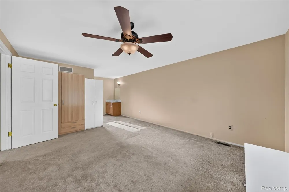 6409 Runnymeade Drive Canton Charter Township, MI 48187