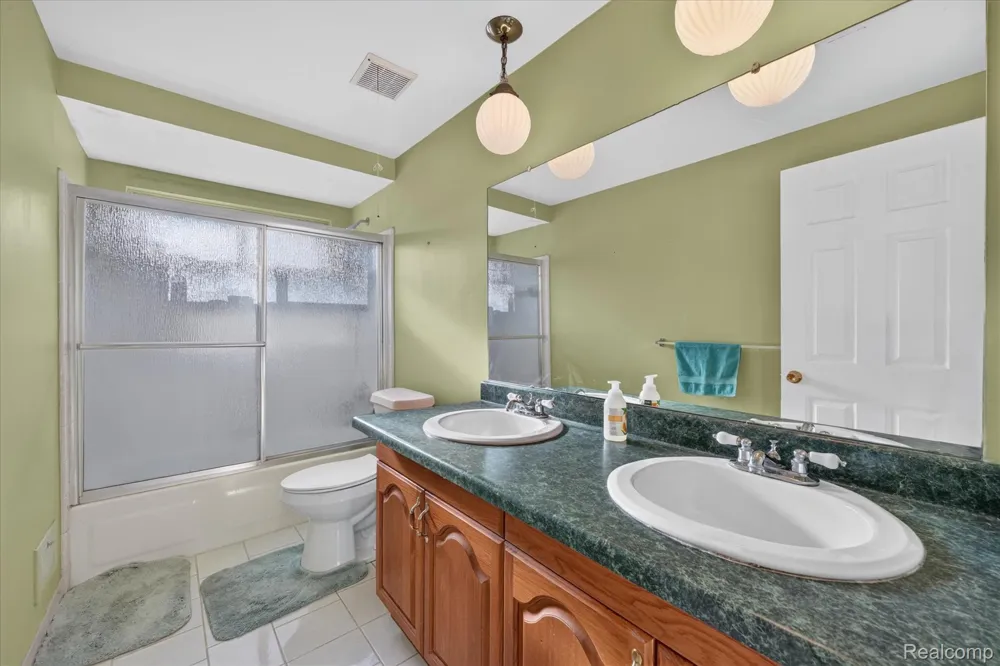 6409 Runnymeade Drive Canton Charter Township, MI 48187
