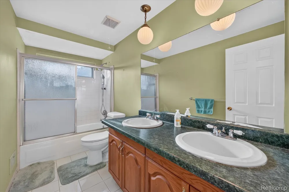 6409 Runnymeade Drive Canton Charter Township, MI 48187