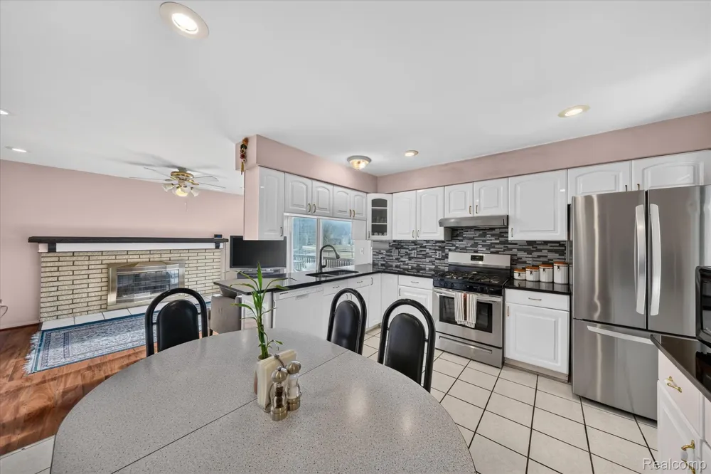 6409 Runnymeade Drive Canton Charter Township, MI 48187