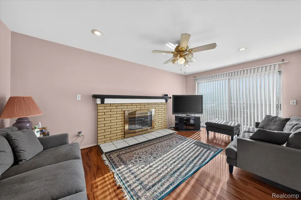 6409 Runnymeade Drive Canton Charter Township, MI 48187