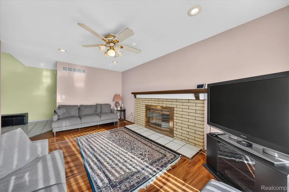 6409 Runnymeade Drive Canton Charter Township, MI 48187