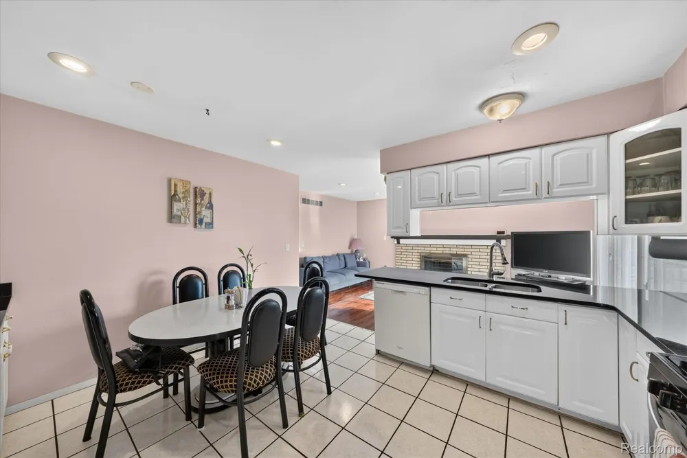 6409 Runnymeade Drive Canton Charter Township, MI 48187