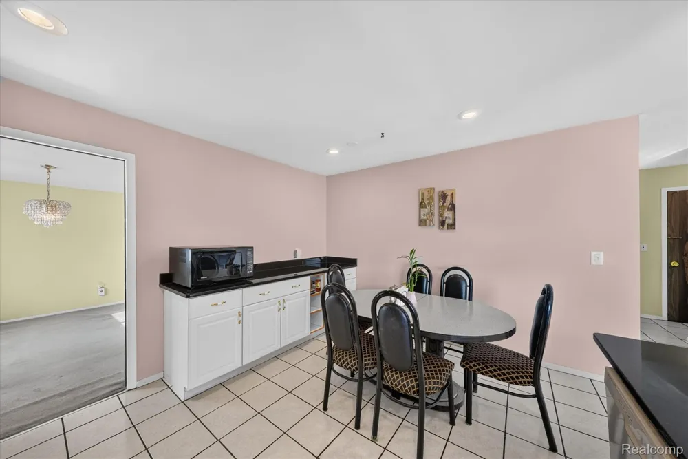 6409 Runnymeade Drive Canton Charter Township, MI 48187