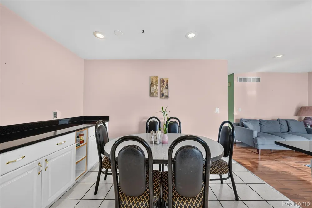 6409 Runnymeade Drive Canton Charter Township, MI 48187