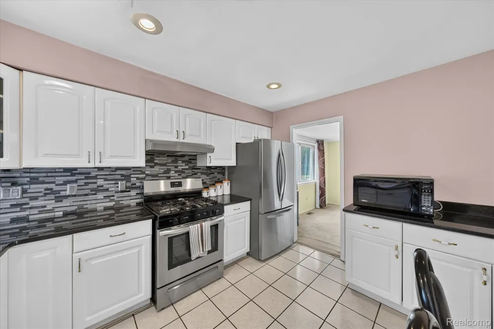 6409 Runnymeade Drive Canton Charter Township, MI 48187
