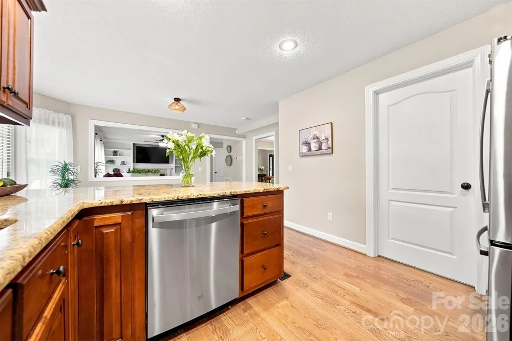 6011 Dockside Drive Hickory, NC 28601