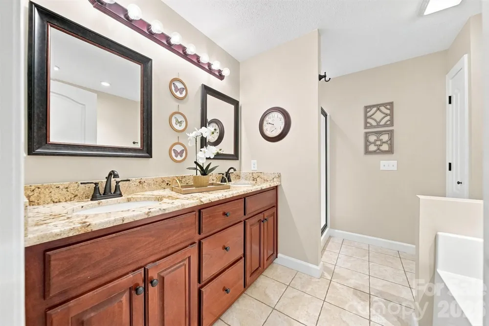 6011 Dockside Drive Hickory, NC 28601
