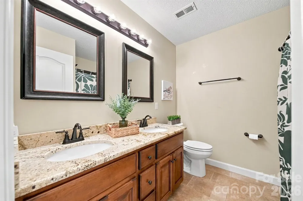 6011 Dockside Drive Hickory, NC 28601