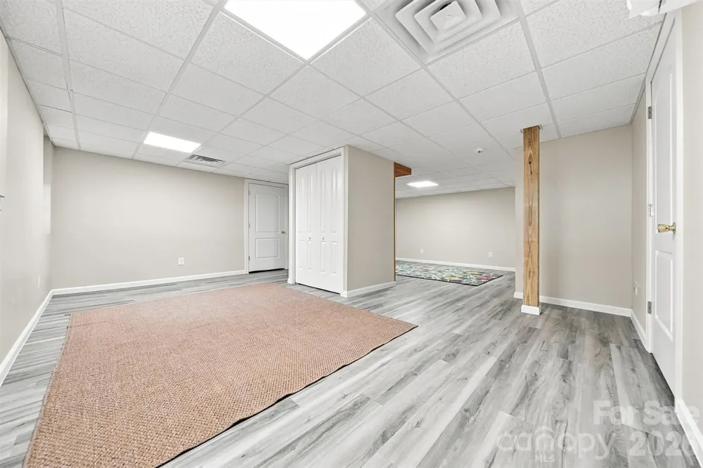 6011 Dockside Drive Hickory, NC 28601