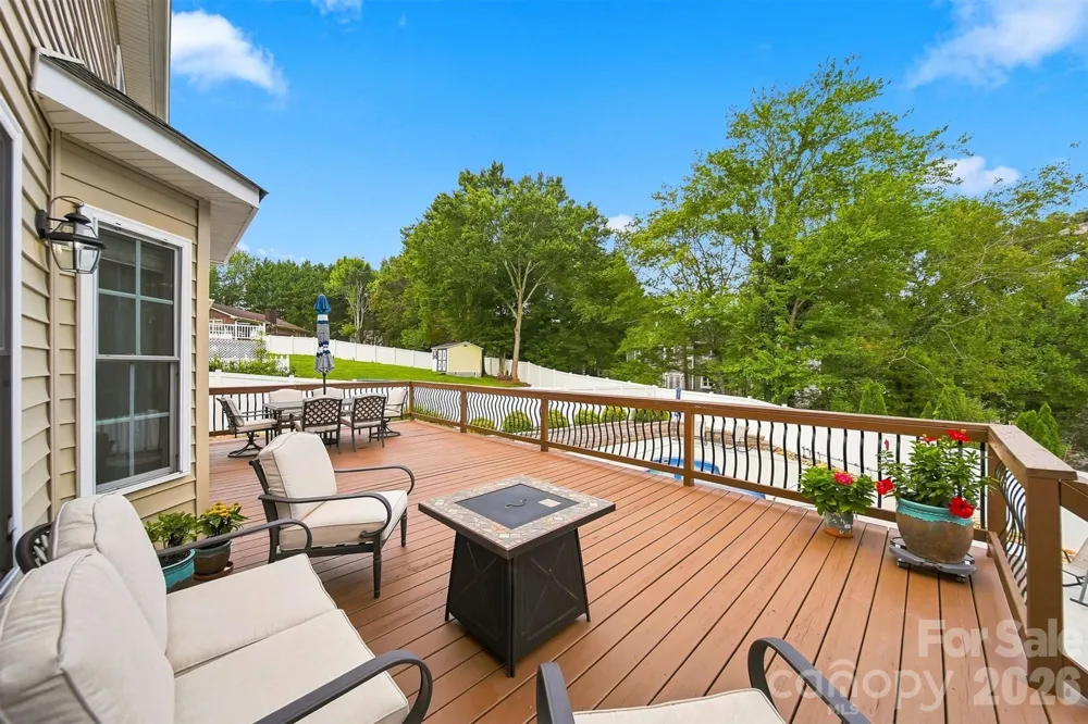 6011 Dockside Drive Hickory, NC 28601