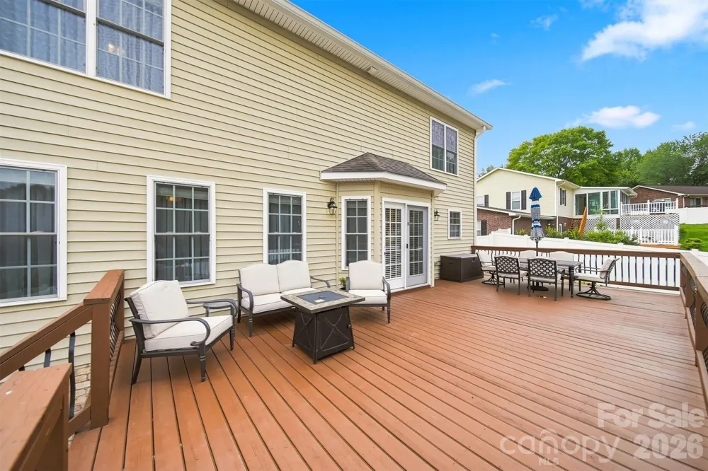 6011 Dockside Drive Hickory, NC 28601