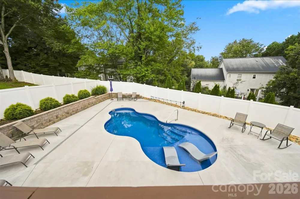 6011 Dockside Drive Hickory, NC 28601