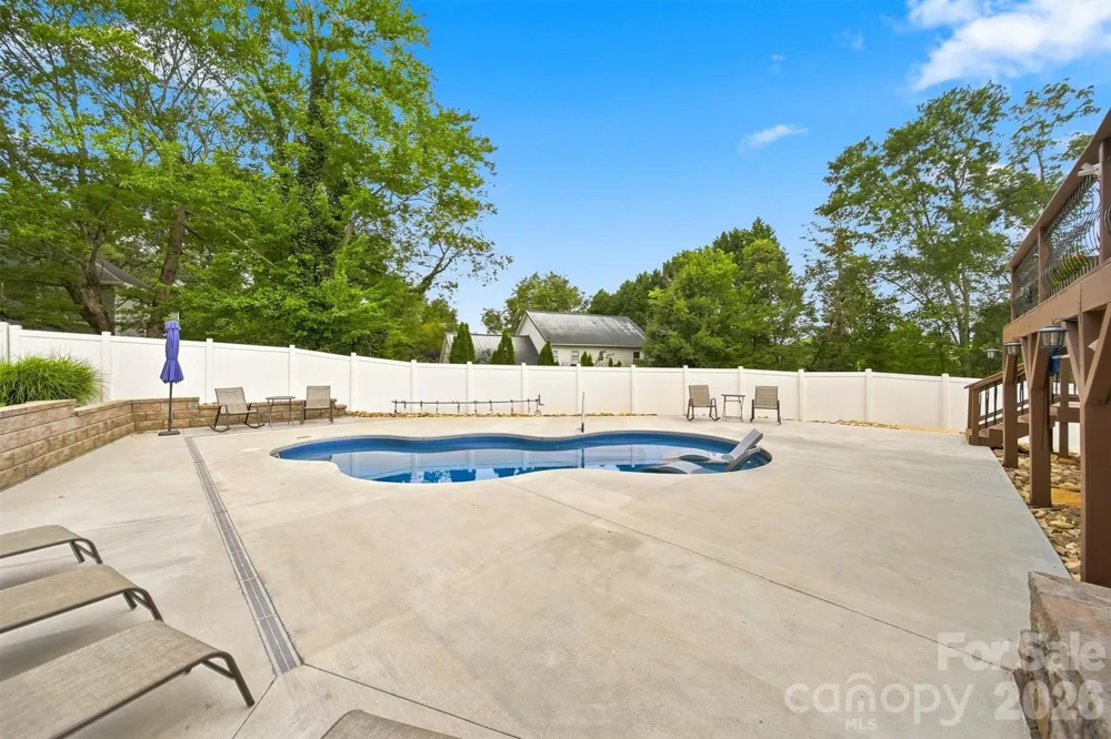6011 Dockside Drive Hickory, NC 28601