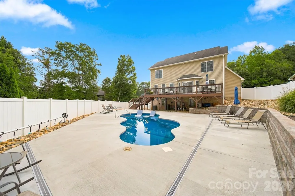 6011 Dockside Drive Hickory, NC 28601