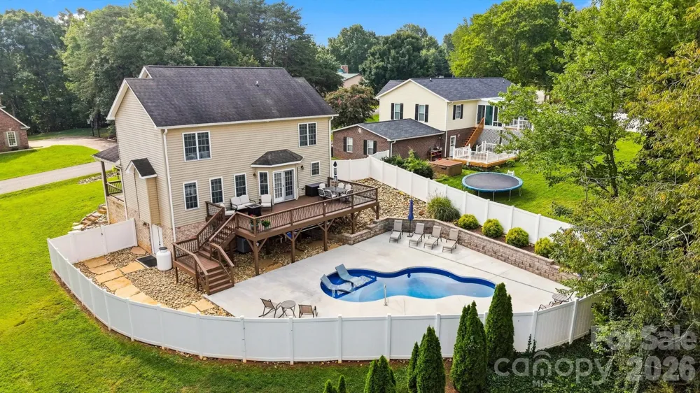 6011 Dockside Drive Hickory, NC 28601