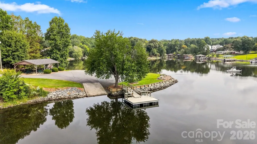 6011 Dockside Drive Hickory, NC 28601