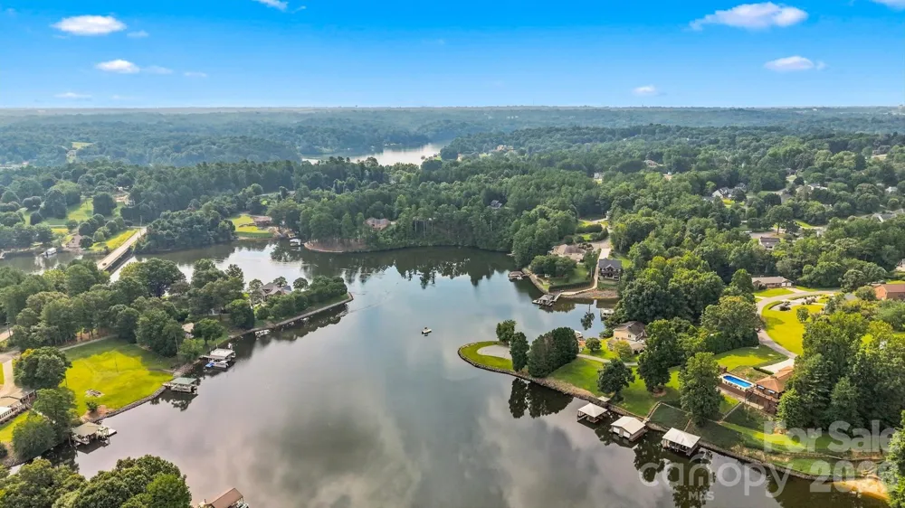 6011 Dockside Drive Hickory, NC 28601