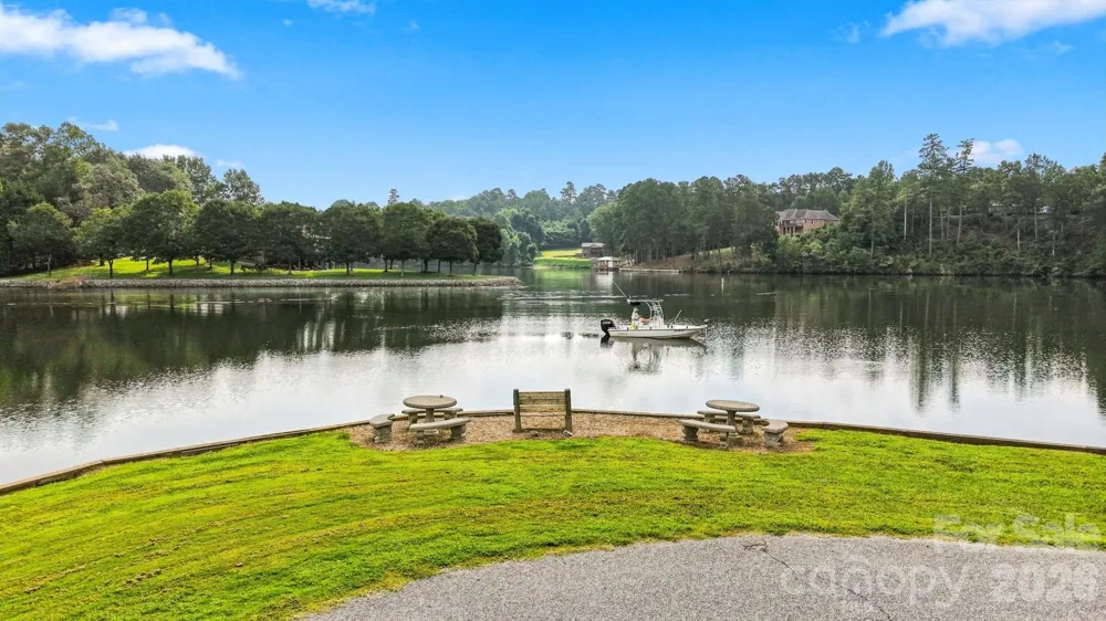 6011 Dockside Drive Hickory, NC 28601