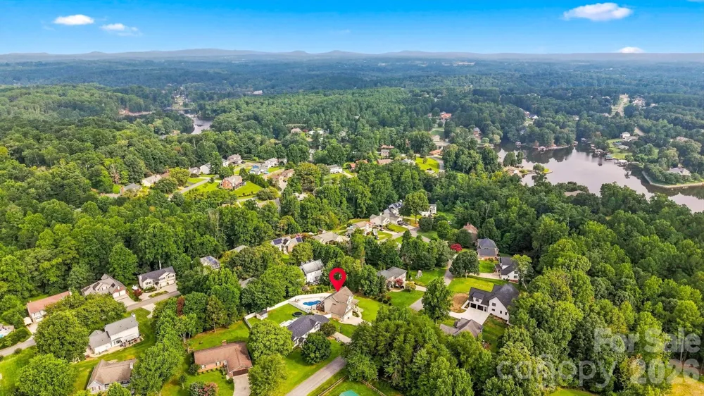 6011 Dockside Drive Hickory, NC 28601