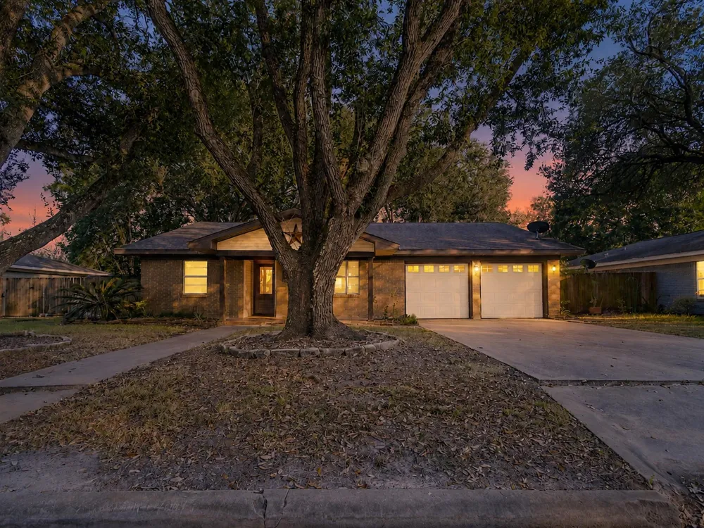 2728 Encino Bay City, TX 77414