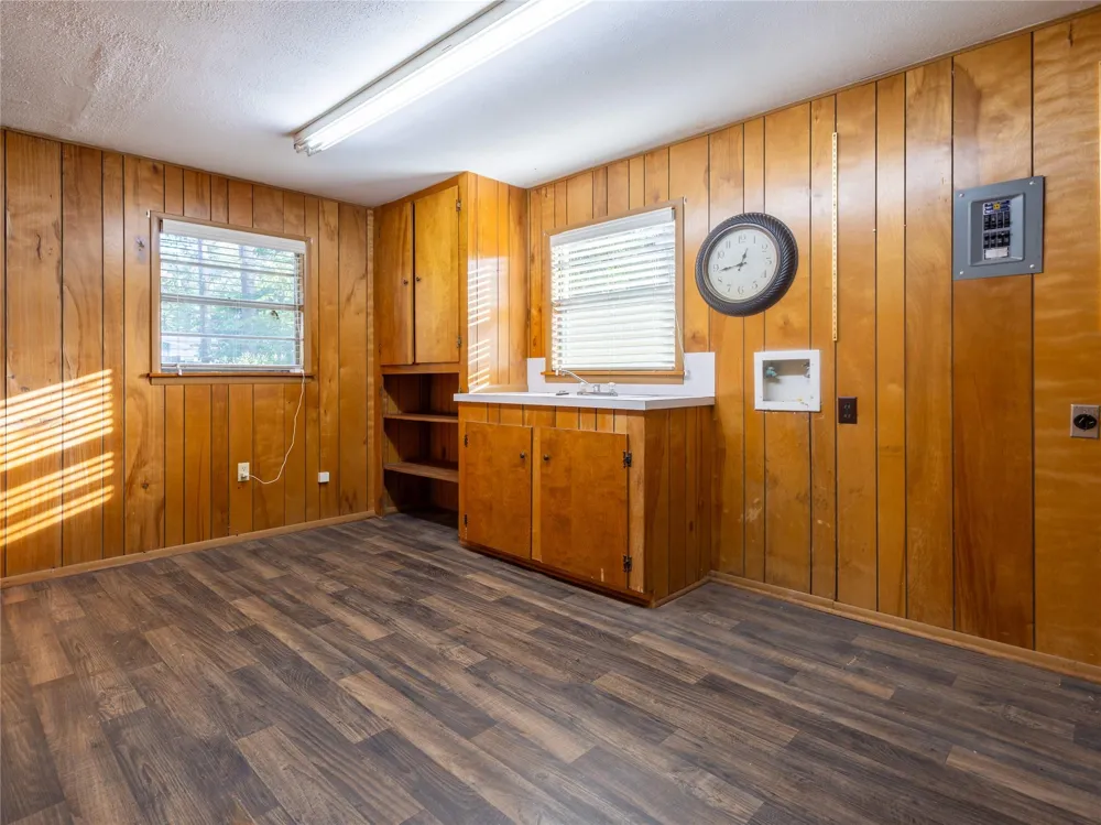 2728 Encino Bay City, TX 77414
