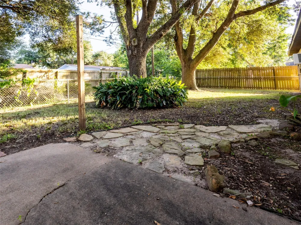 2728 Encino Bay City, TX 77414