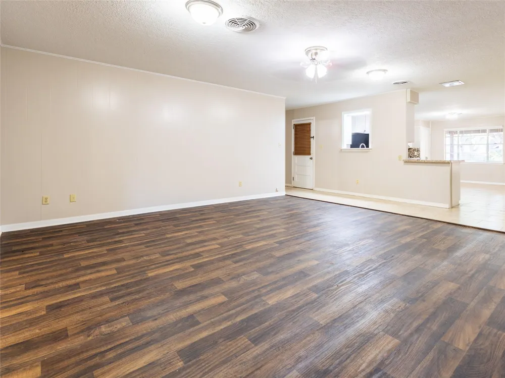 2728 Encino Bay City, TX 77414