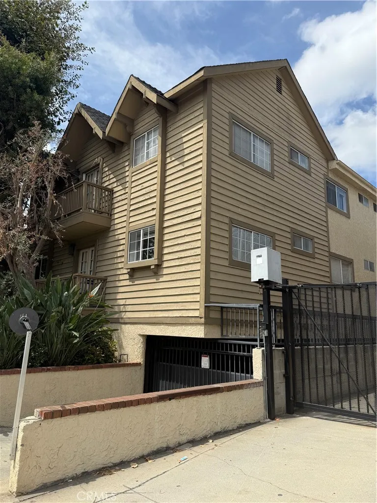 3127 Bagley Avenue #102 Los Angeles, CA 90034