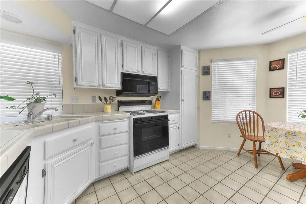 2980 La Habra Hemet, CA 92545