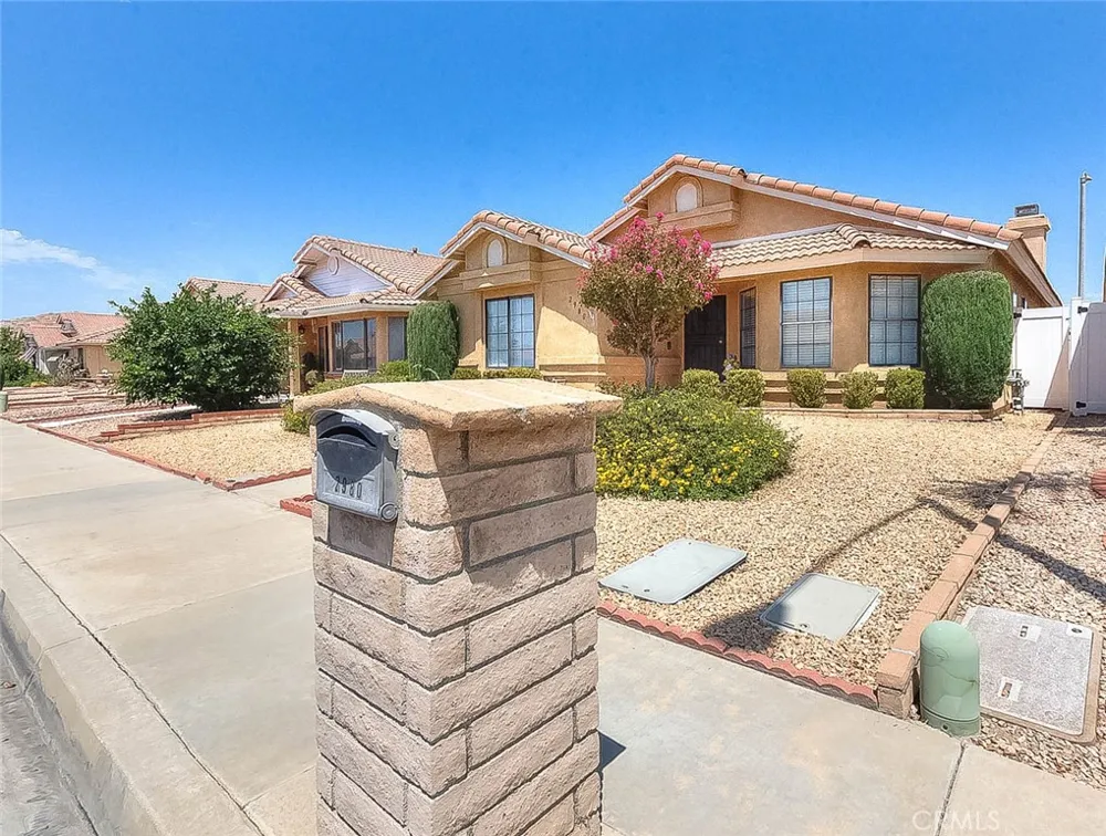 2980 La Habra Hemet, CA 92545