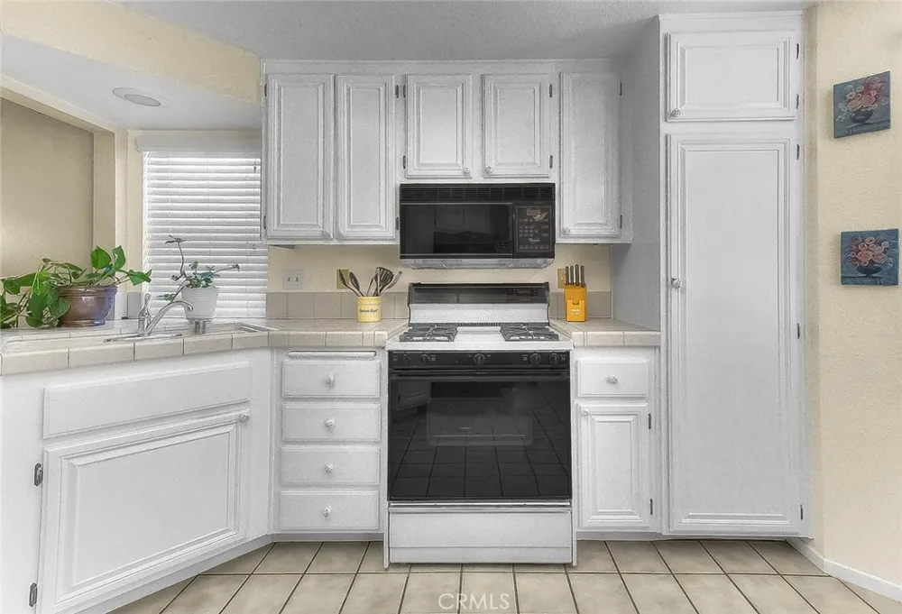 2980 La Habra Hemet, CA 92545