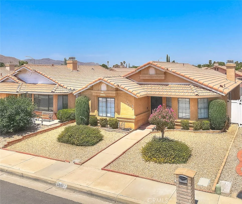 2980 La Habra Hemet, CA 92545