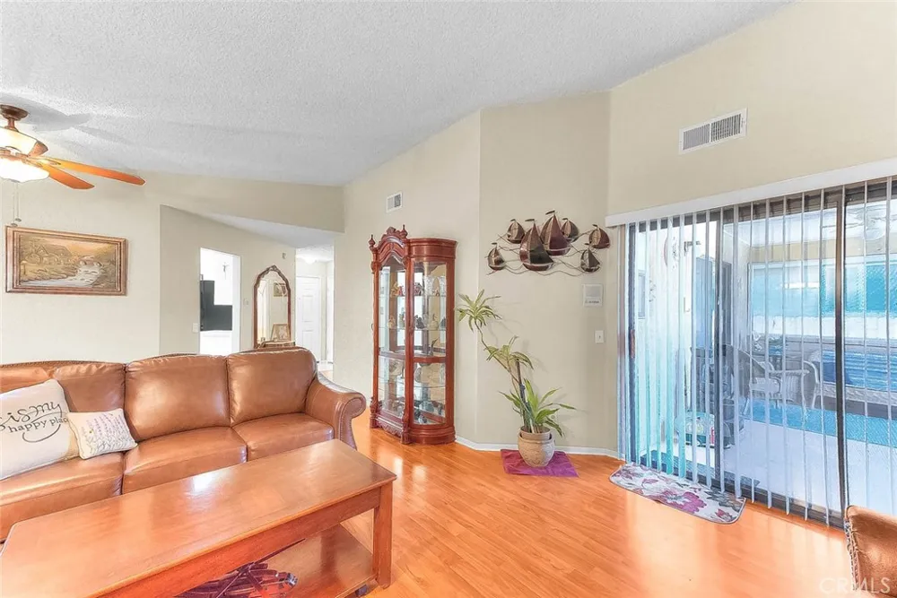 2980 La Habra Hemet, CA 92545