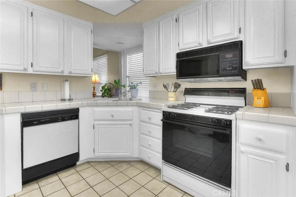 2980 La Habra Hemet, CA 92545