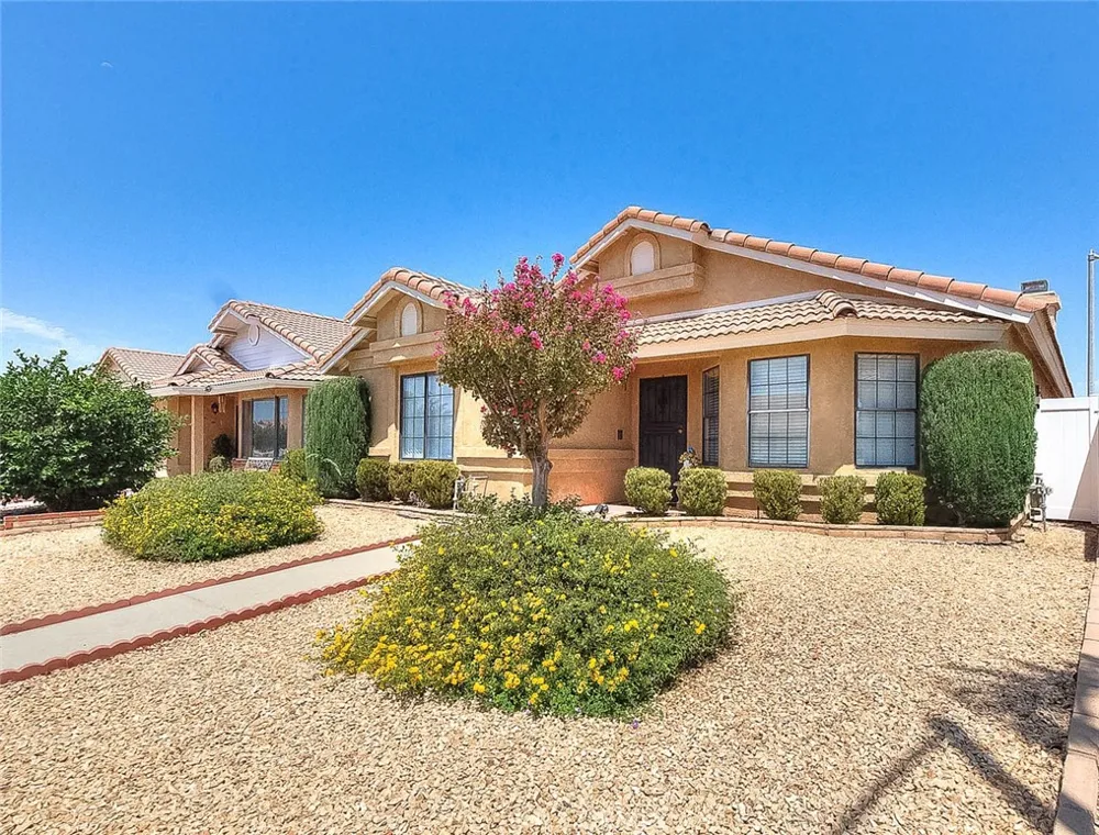 2980 La Habra Hemet, CA 92545