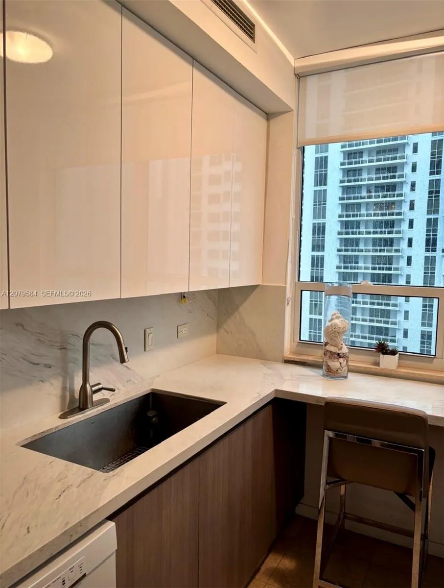 801 Brickell Key Blvd #2110 Miami, FL 33131