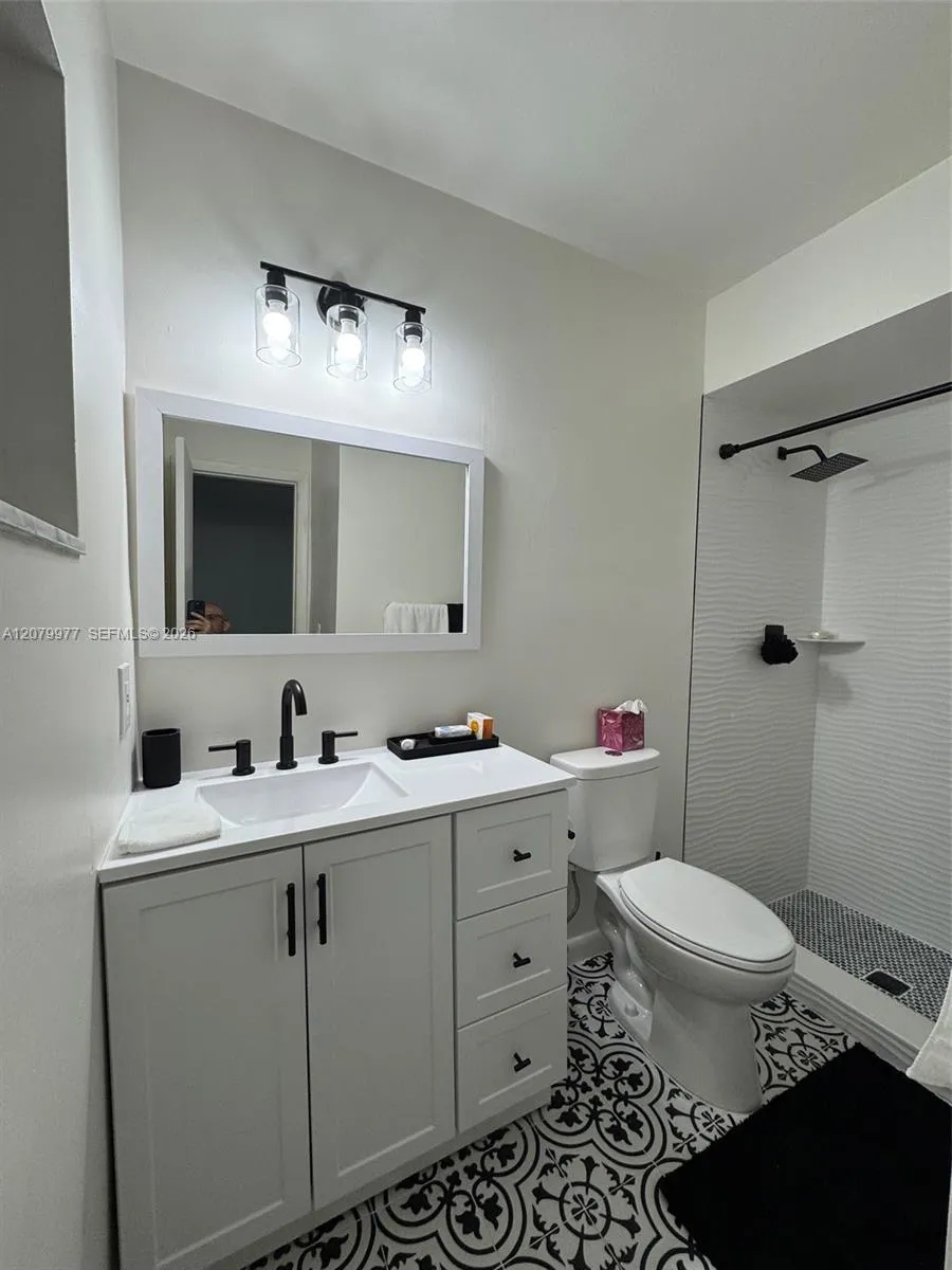 5639 Lincoln St #3 Hollywood, FL 33021