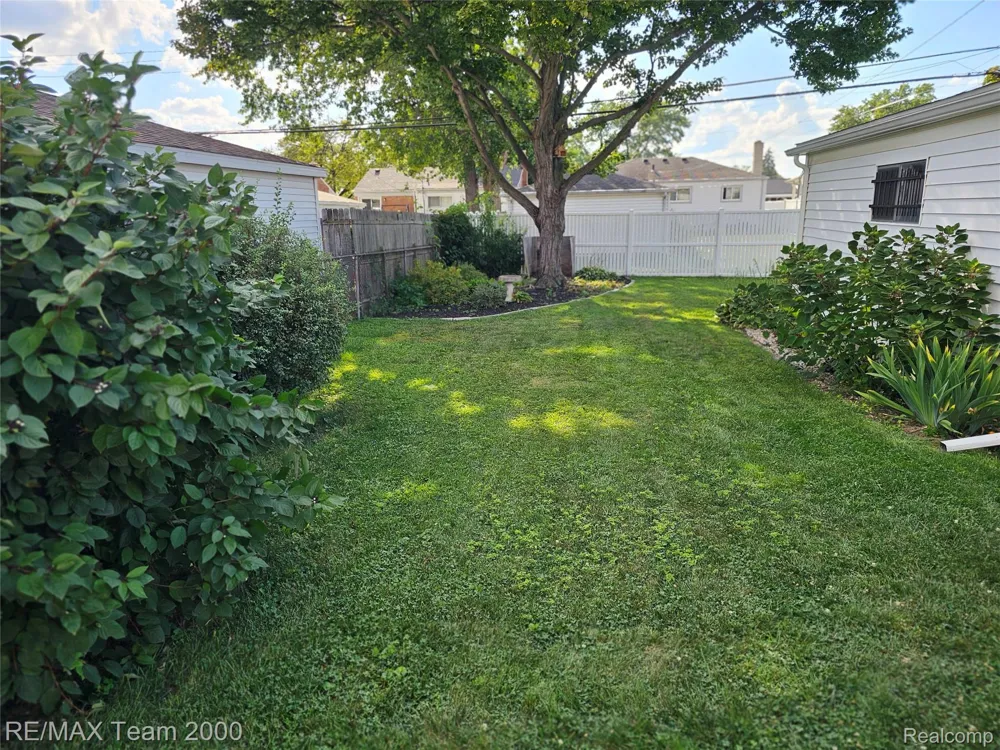 447 Gilman Street Garden City City, MI 48135