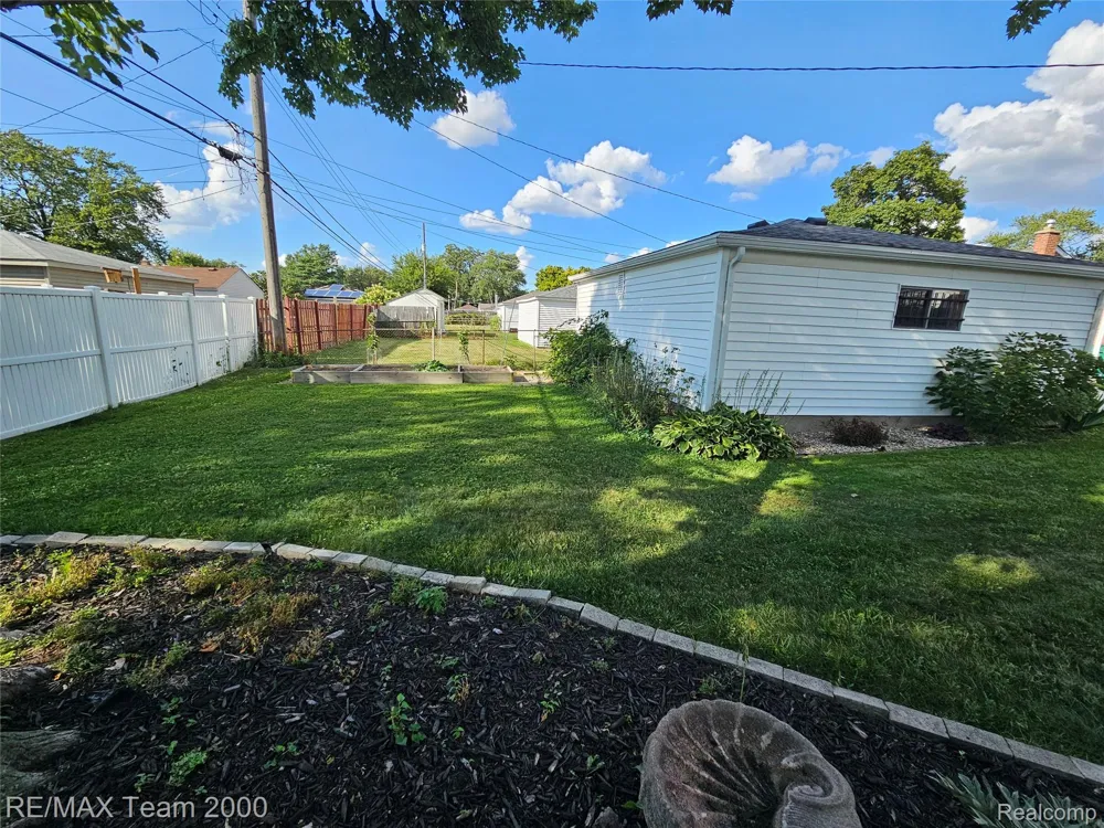 447 Gilman Street Garden City City, MI 48135