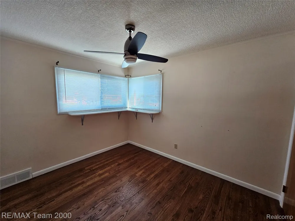 447 Gilman Street Garden City City, MI 48135