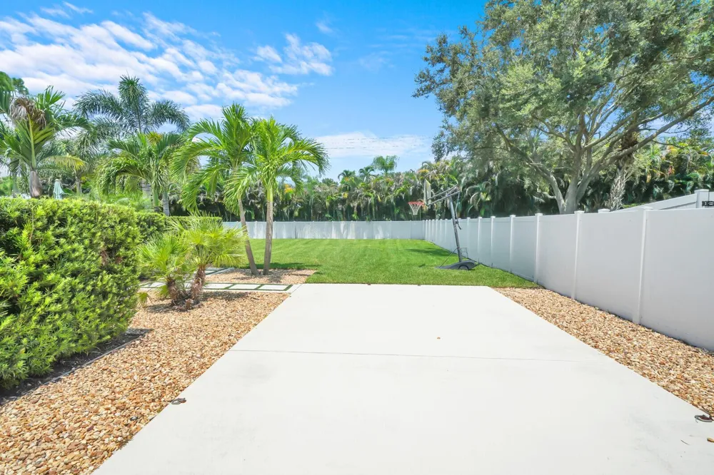 6176 EAGLES NEST DRIVE Jupiter, FL 33458